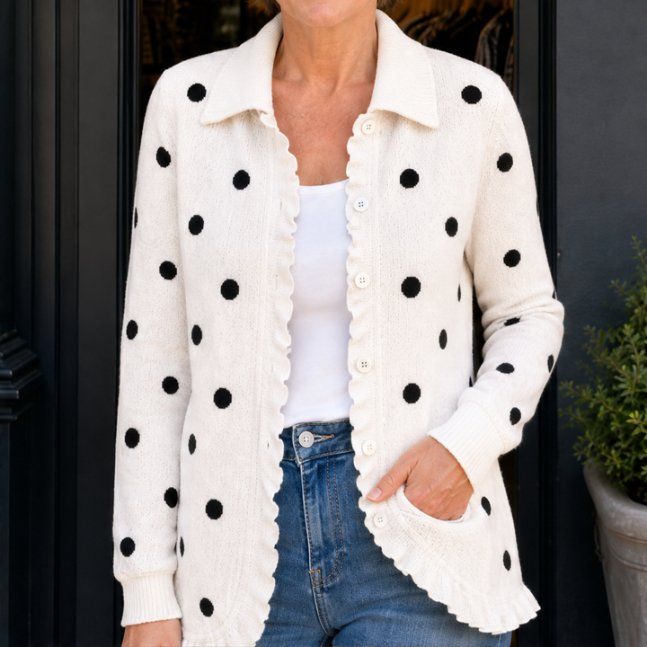 Lotta Damen Strickjacke mit Punktemuster, Kragen und Rüschenbesatz in Beige
