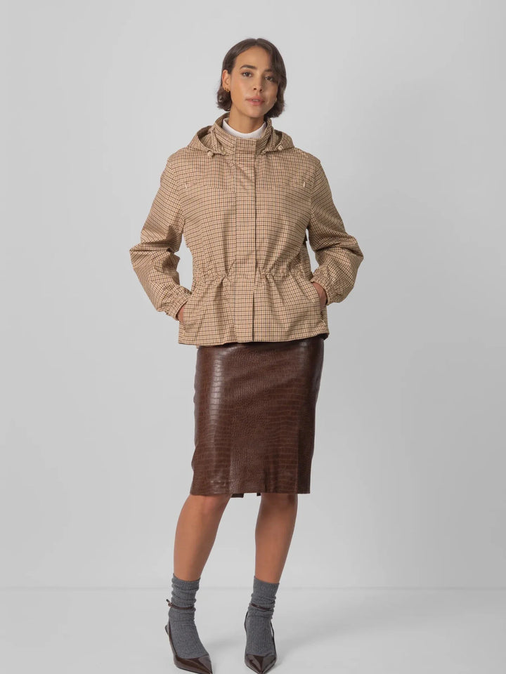 Lotte Damen Kurze Regenjacke mit Tunnelzug in der Taille – Beige Hahnentritt