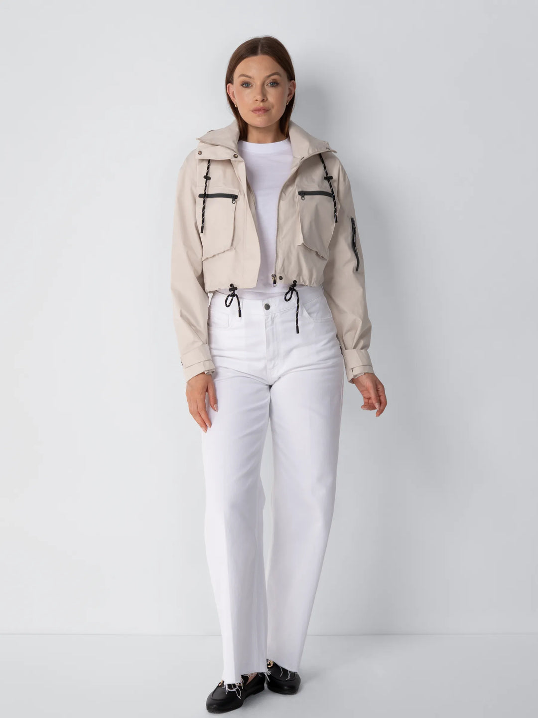 Mara Damen Kurze Regenjacke mit Kapuze und Kordelzug – Milchweiß