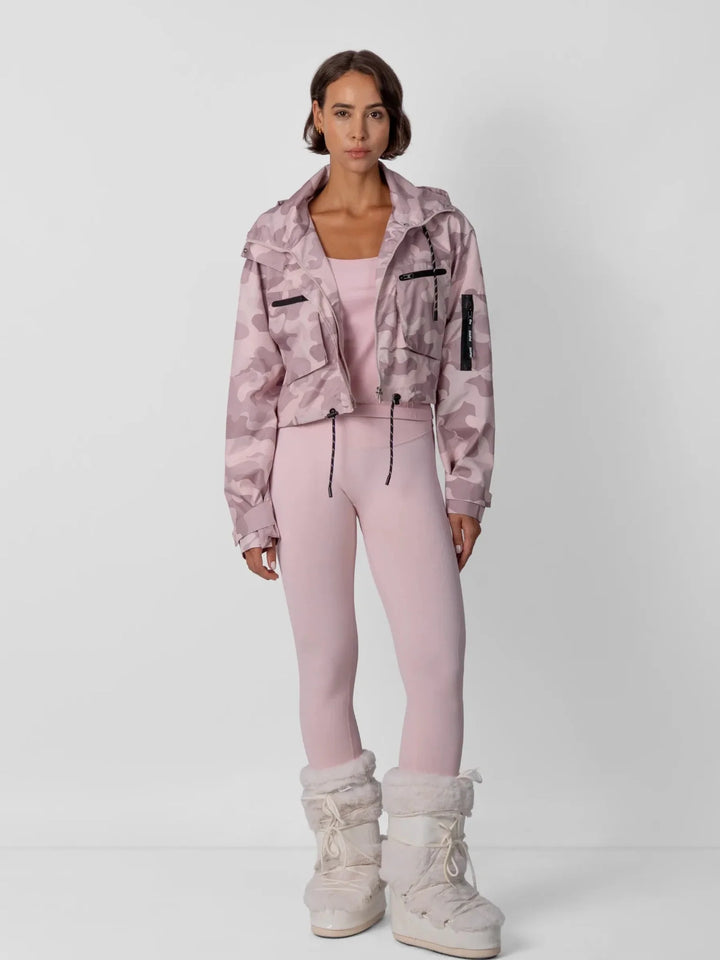 Mara Damen Kurze Regenjacke mit Kapuze und Kordelzug – Rosa Camouflage