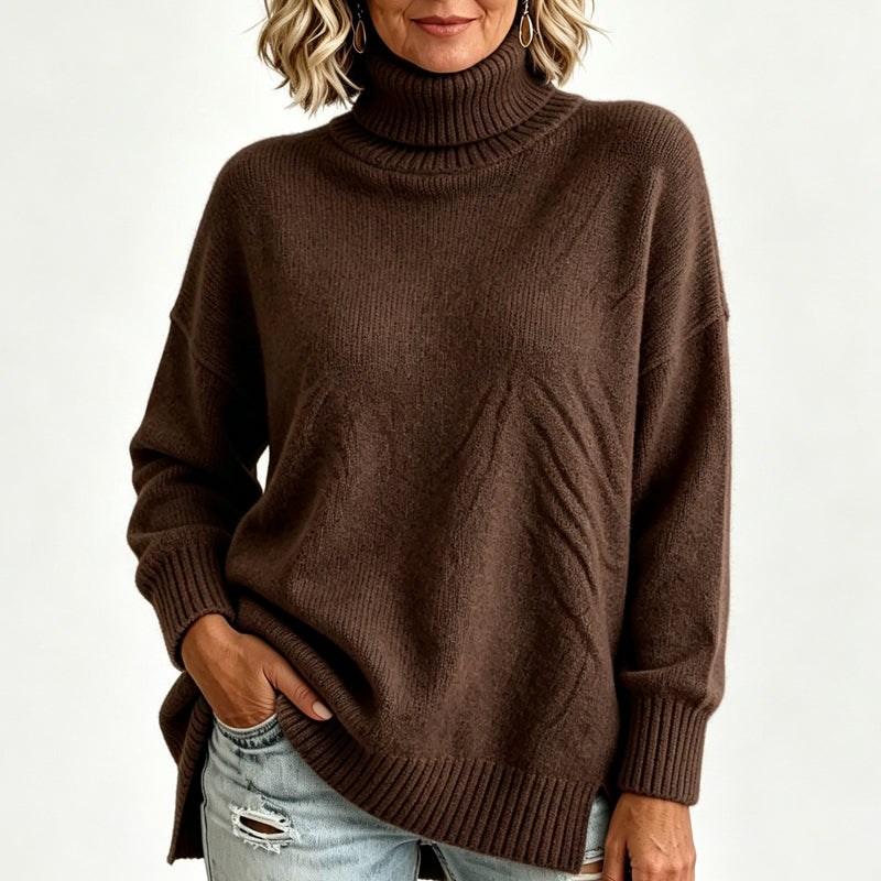 Maren Rollkragenpullover – Gerippter Strick mit Seitenschlitzen und lockerem Schnitt