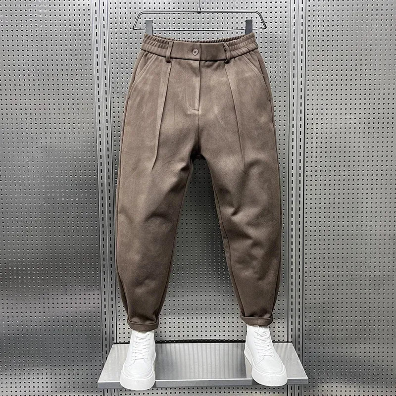Mats Herren Bundfaltenhose mit hohem Bund und schmal zulaufendem Bein – Braun
