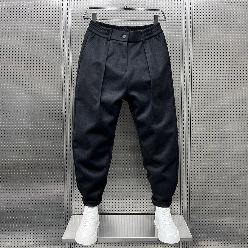 Mats Herren Bundfaltenhose mit hohem Bund und schmal zulaufendem Bein – Schwarz