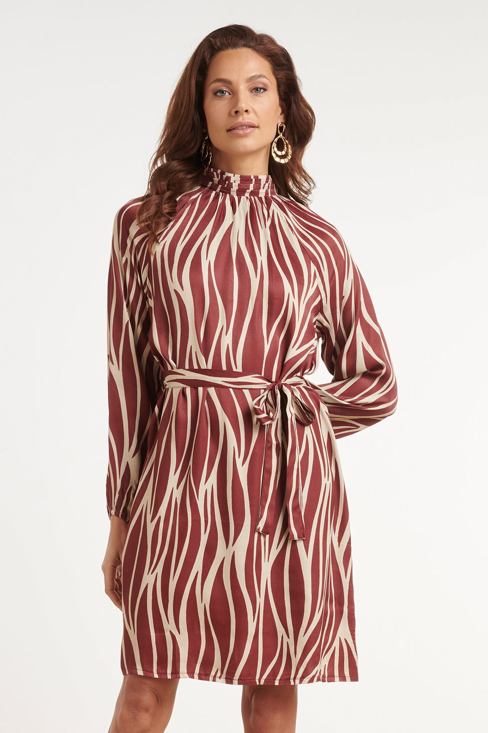 Damen Kleid mit Blätterprint, Stehkragen und Taillengürtel