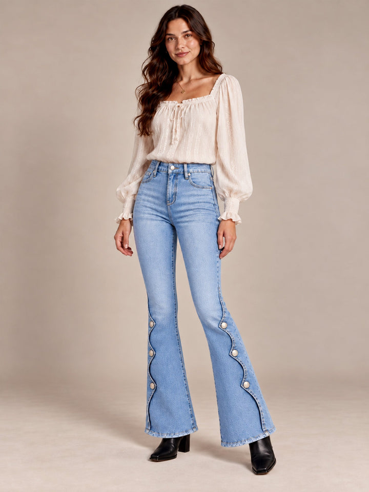 Mila Damen Bootcut-Jeans mit hohem Bund, Used-Details und offenem Saum