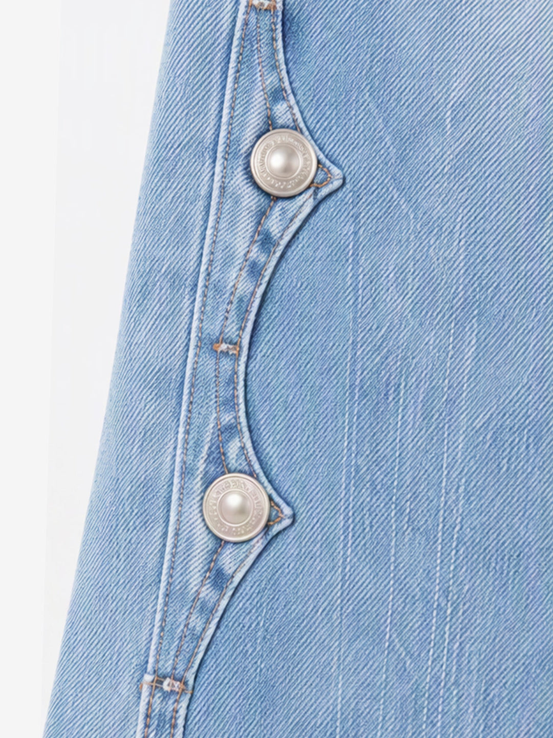 Mila Damen Bootcut-Jeans mit hohem Bund, Used-Details und offenem Saum