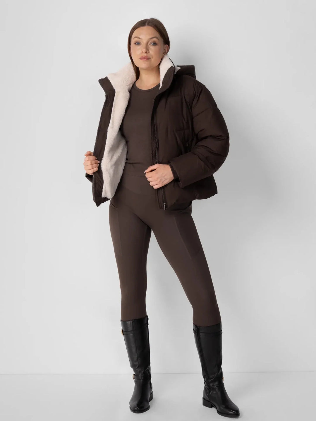 Nele Damen Kurze Steppjacke mit Abnehmbarer Kapuze – Mokka