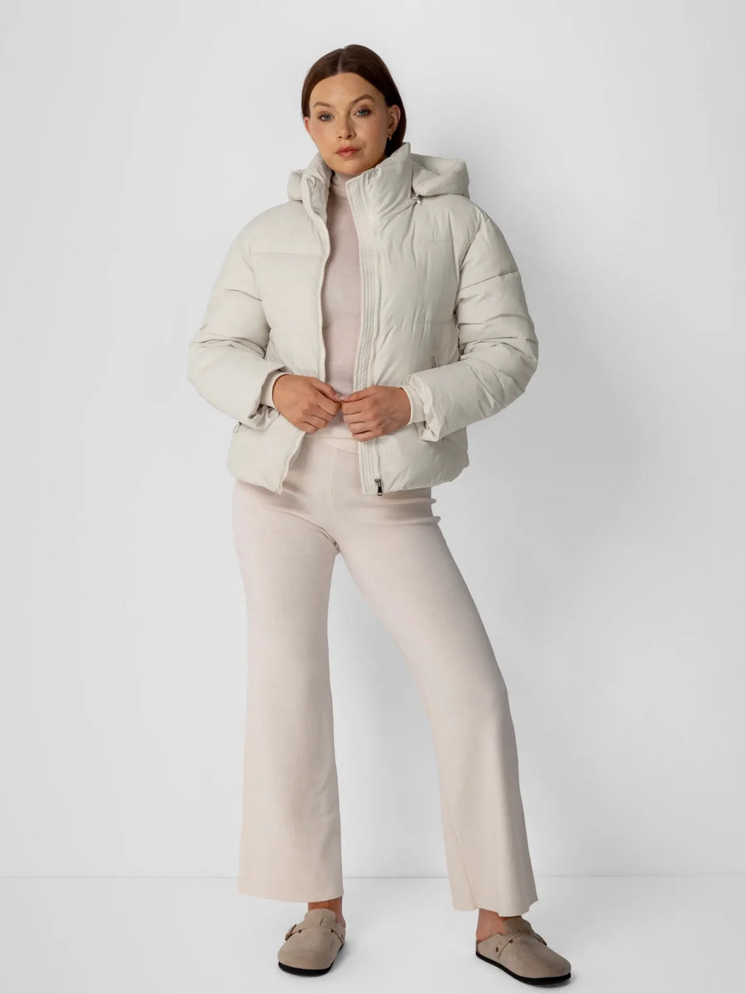 Nele Damen Kurze Steppjacke mit Abnehmbarer Kapuze – Perlweiß