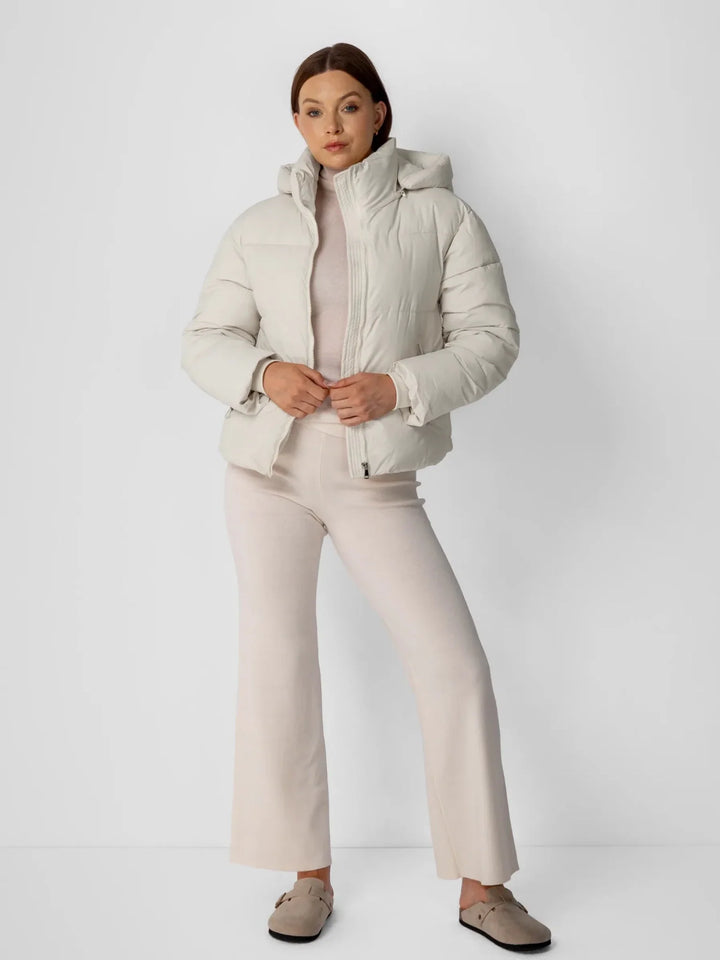 Nele Damen Kurze Steppjacke mit Abnehmbarer Kapuze – Perlweiß