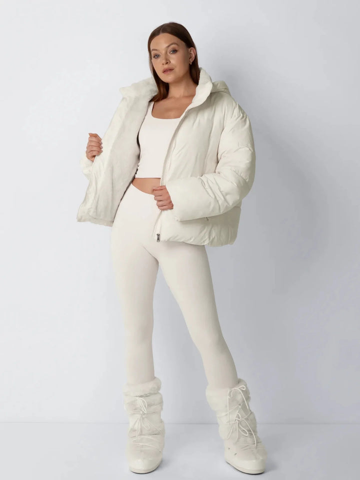 Nele Damen Kurze Steppjacke mit Abnehmbarer Kapuze – Perlweiß