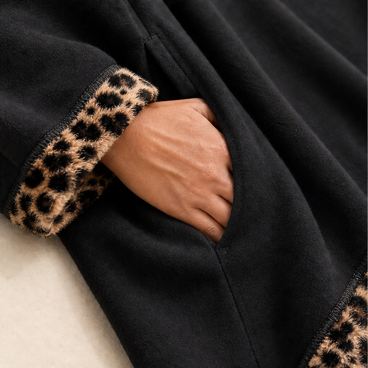 Runa Damen Oversize-Poncho-Hoodie mit Kapuze und Leopardenbesatz