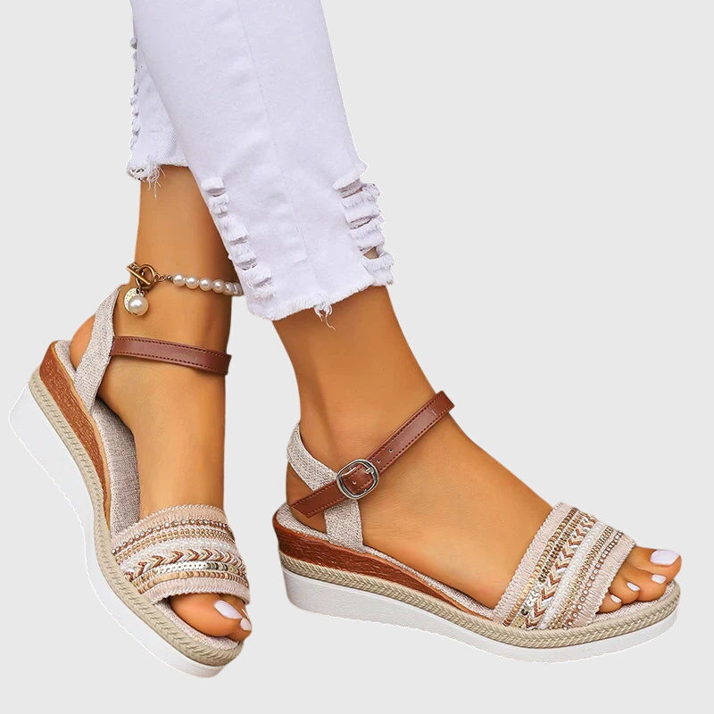 Sandalen Damen mit Breitem Riemen und Sommerlichem Schnitt