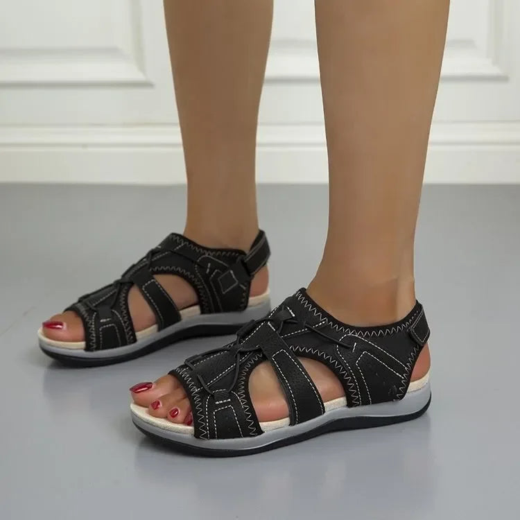 Sandalen Damen mit breiten Kreuzriemen Klettverschluss und offener Zehenpartie