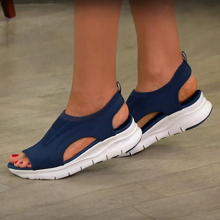 Sandalen Damen mit Strickobermaterial seitlichen Ausschnitten und Plateau-Sohle