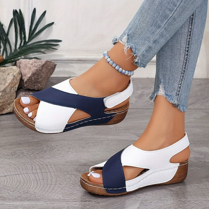 Sandalen Damen mit überkreuzten Vorderriemen und Klettverschluss-Fersenriemen
