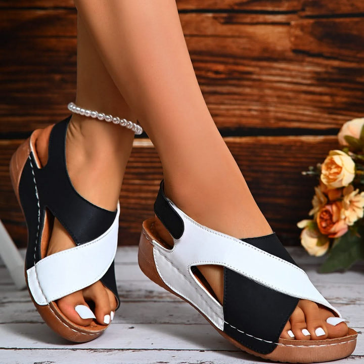 Sandalen Damen mit überkreuzten Vorderriemen und Klettverschluss-Fersenriemen