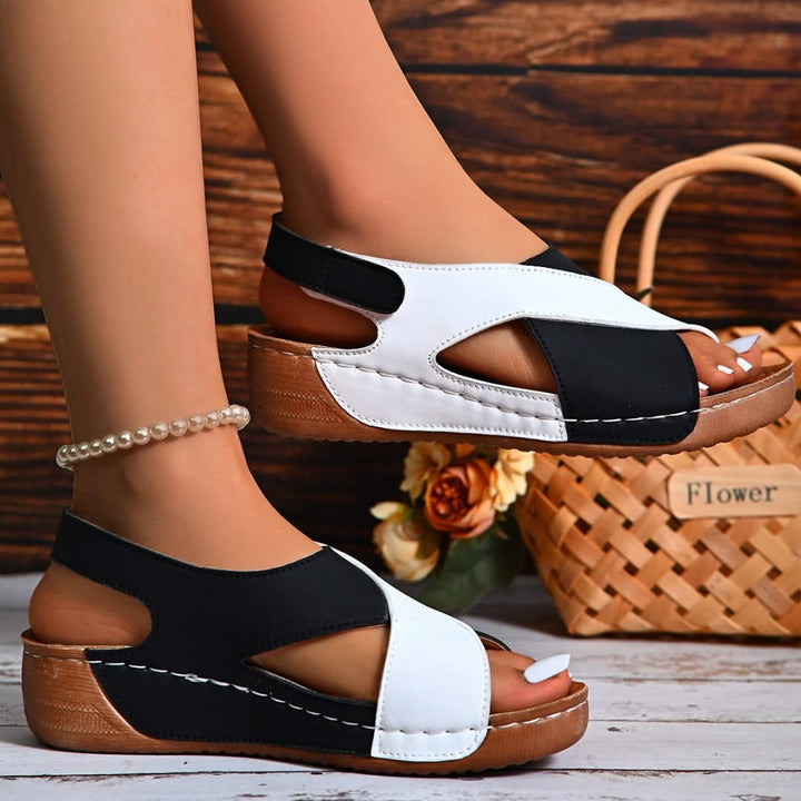 Sandalen Damen mit überkreuzten Vorderriemen und Klettverschluss-Fersenriemen