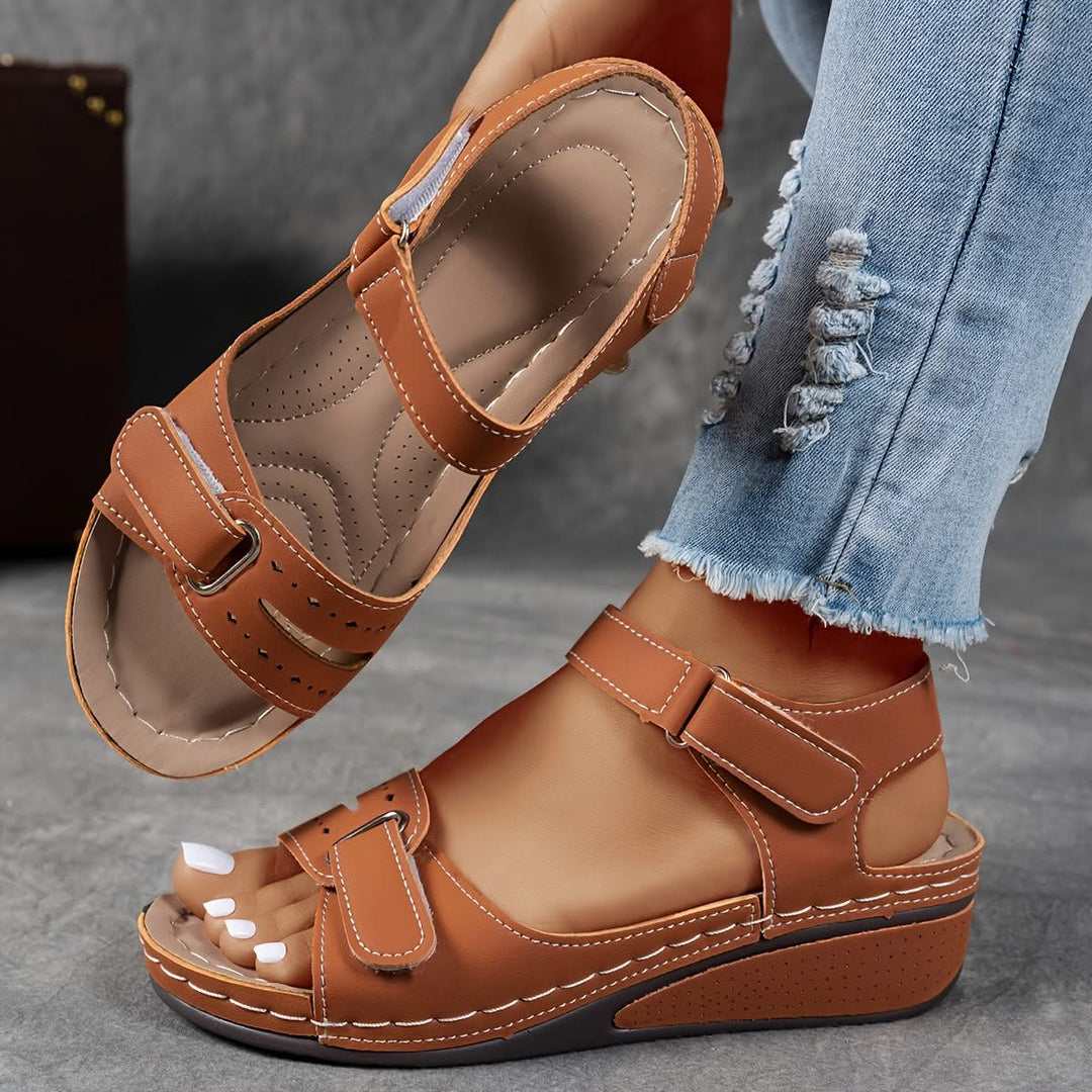 Sandalen Damen mit zwei Klettverschluss-Riemen und Kontrastnähten