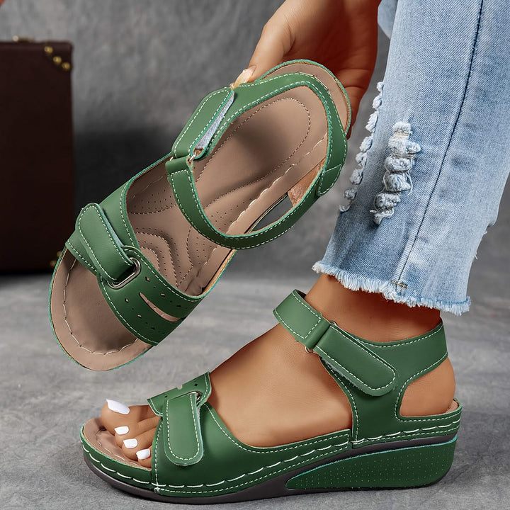 Sandalen Damen mit zwei Klettverschluss-Riemen und Kontrastnähten