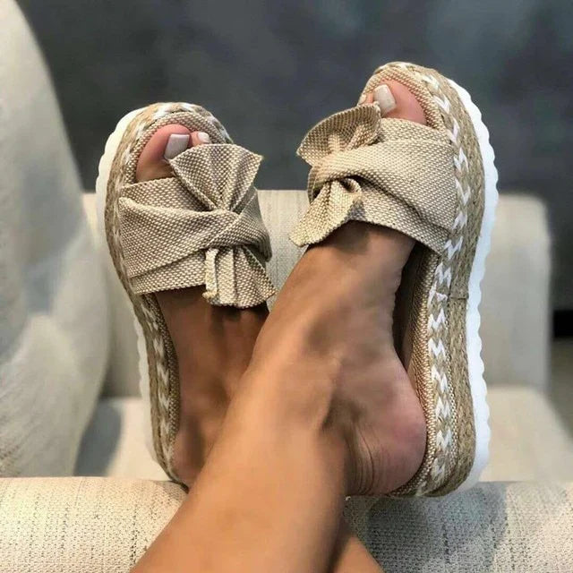 Sandalen Damen Slip-On mit Schleife und geflochtenem Plateau