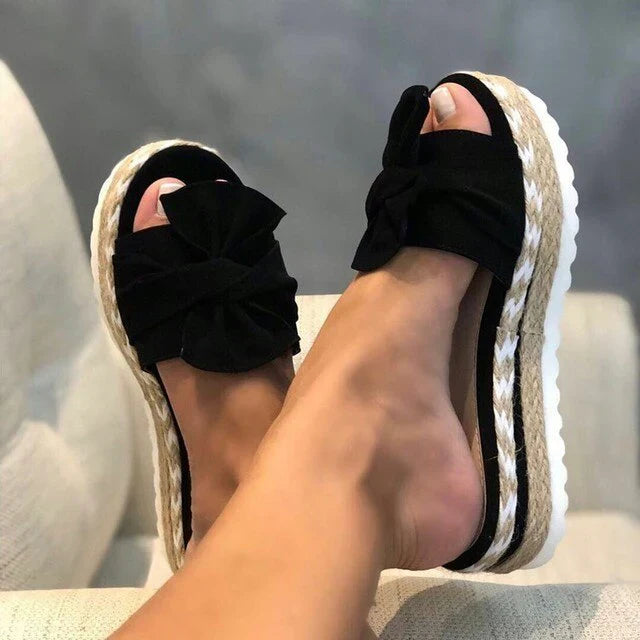 Sandalen Damen Slip-On mit Schleife und geflochtenem Plateau