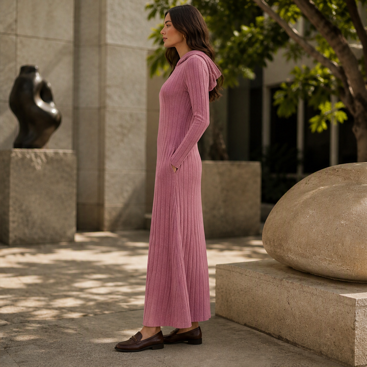 Smilla Damen Maxikleid aus Rippstrick mit Kapuze und Seitentaschen