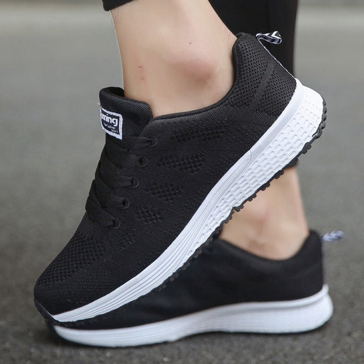 Sneaker Damen mit Mesh-Obermaterial und profilierter Sohle