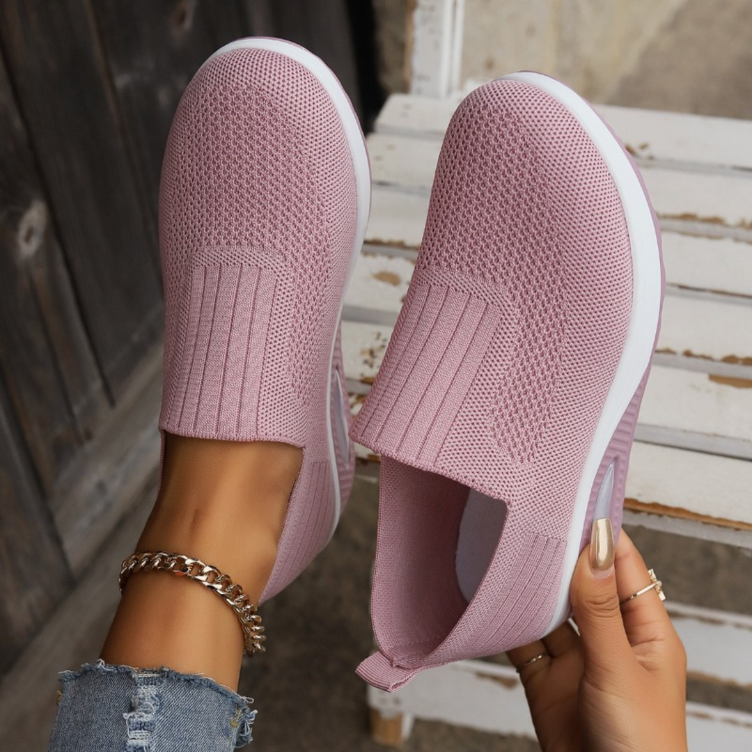 Sneaker Damen mit Netzoberfläche und Rippenpaneel auf Plateau-Keilsohle mit transparenter Sohlenöffnung