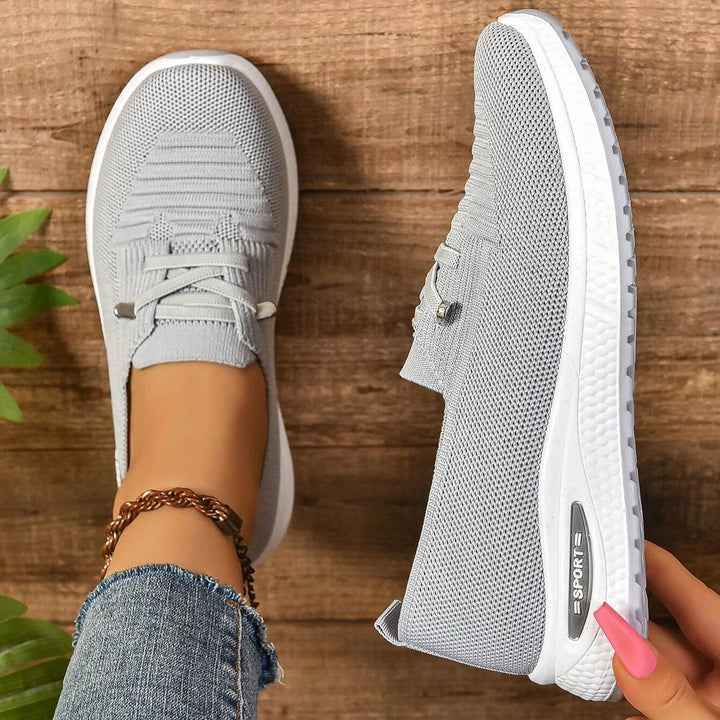 Sneaker Damen mit Netzobermaterial und Metalltoggle-Verschluss