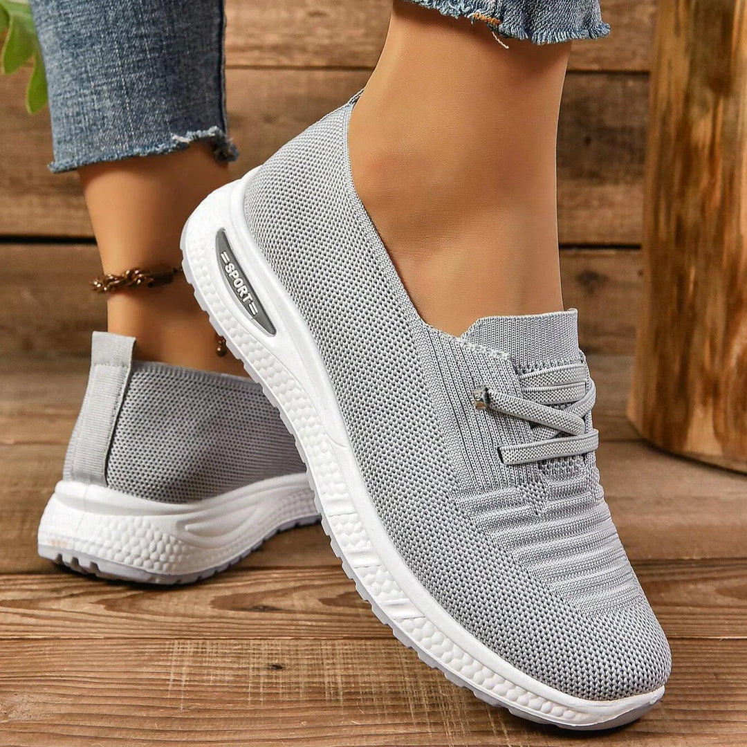 Sneaker Damen mit Netzobermaterial und Metalltoggle-Verschluss