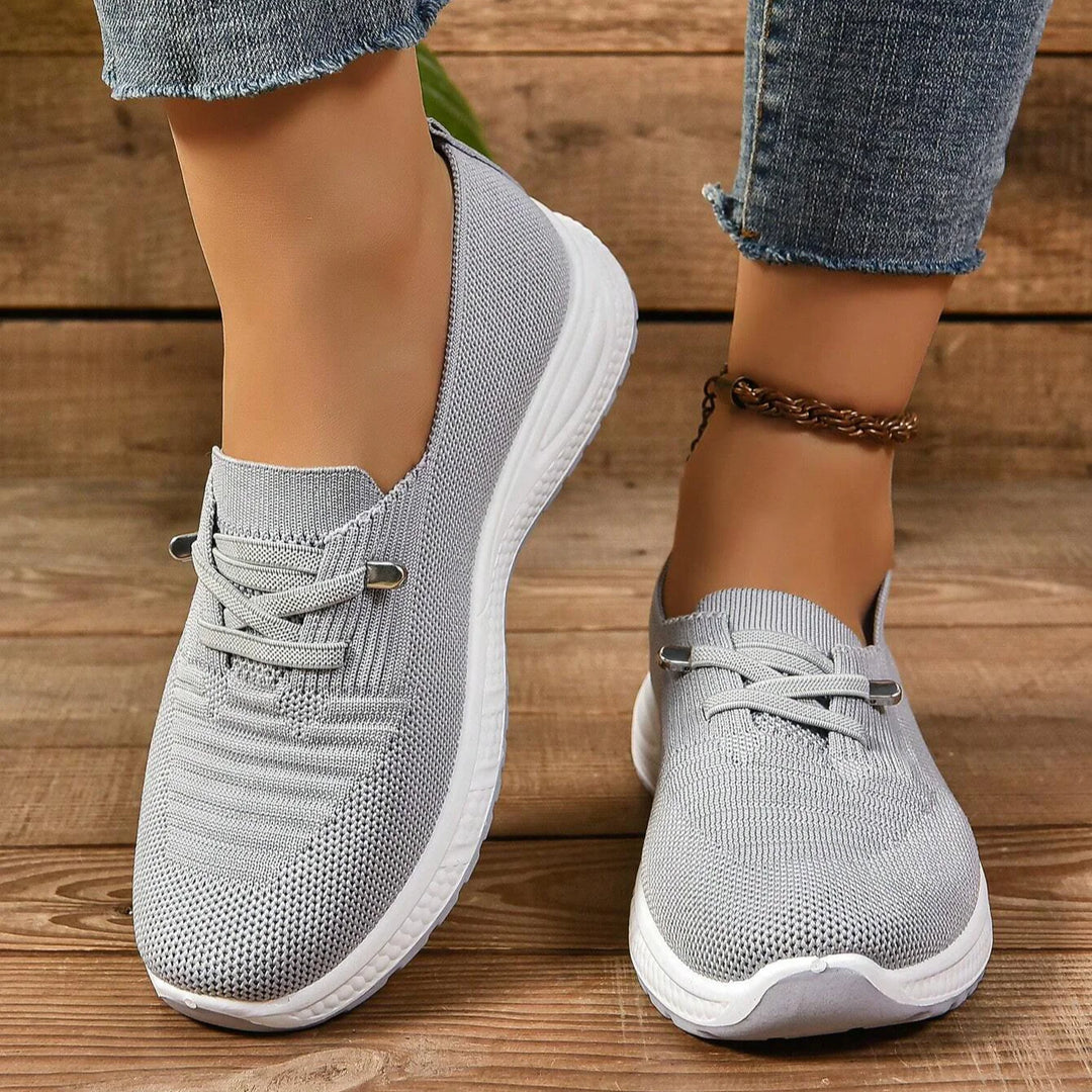 Sneaker Damen mit Netzobermaterial und Metalltoggle-Verschluss