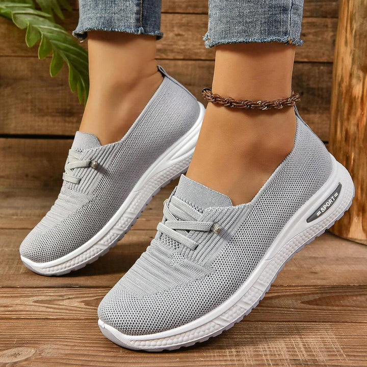 Sneaker Damen mit Netzobermaterial und Metalltoggle-Verschluss