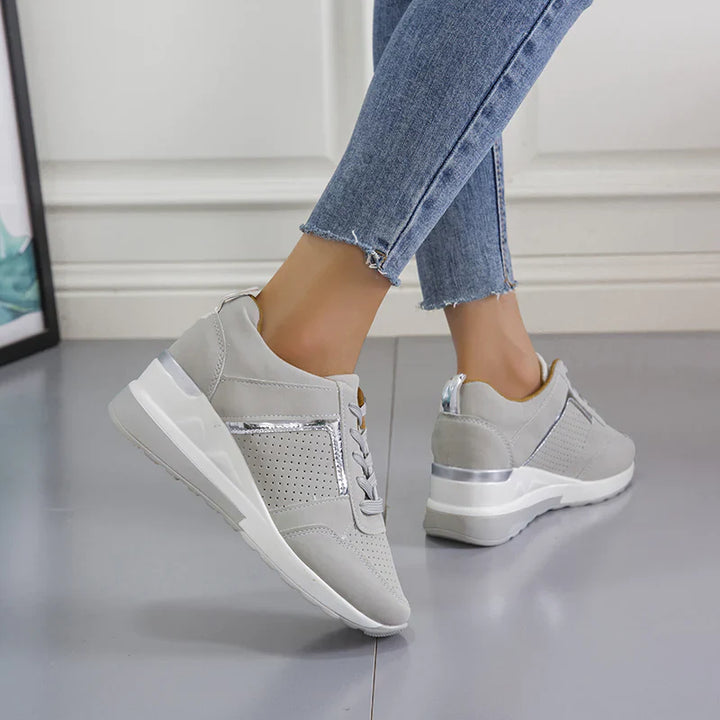 Sneaker Damen mit Schnürsenkel Perforierter Oberflächenstruktur und Keilabsatz