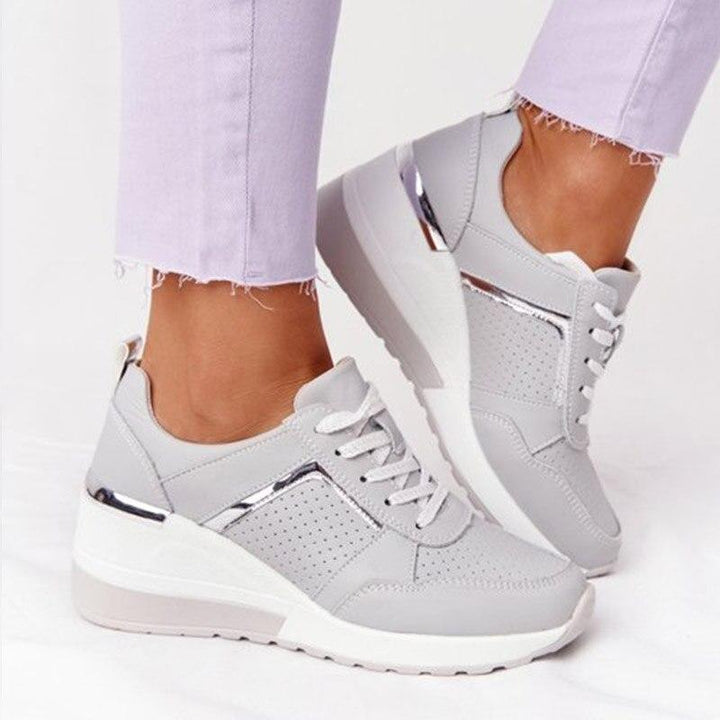 Sneaker Damen mit Schnürsenkel Perforierter Oberflächenstruktur und Keilabsatz