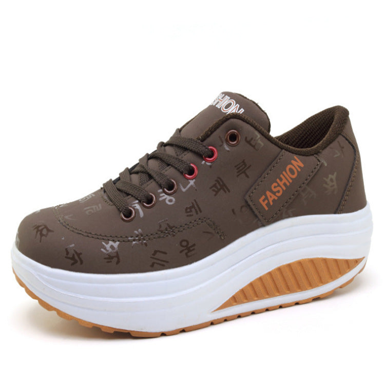 Sneaker Damen mit Schriftzeichenmuster und Keilsohle