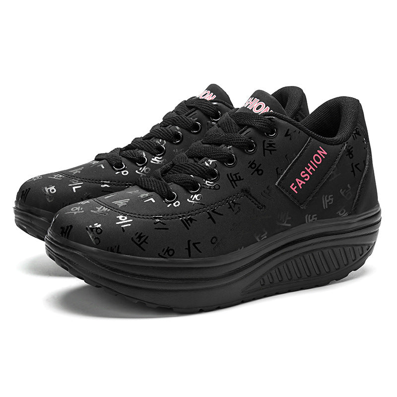 Sneaker Damen mit Schriftzeichenmuster und Keilsohle