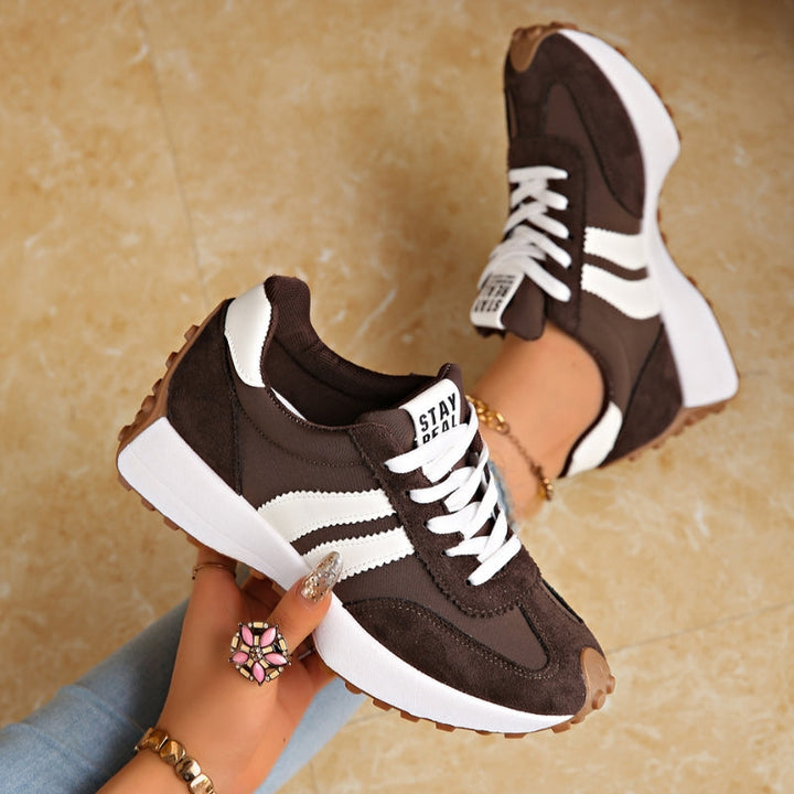 Sneaker Damen mit Streifenbesatz und dicker Sohle