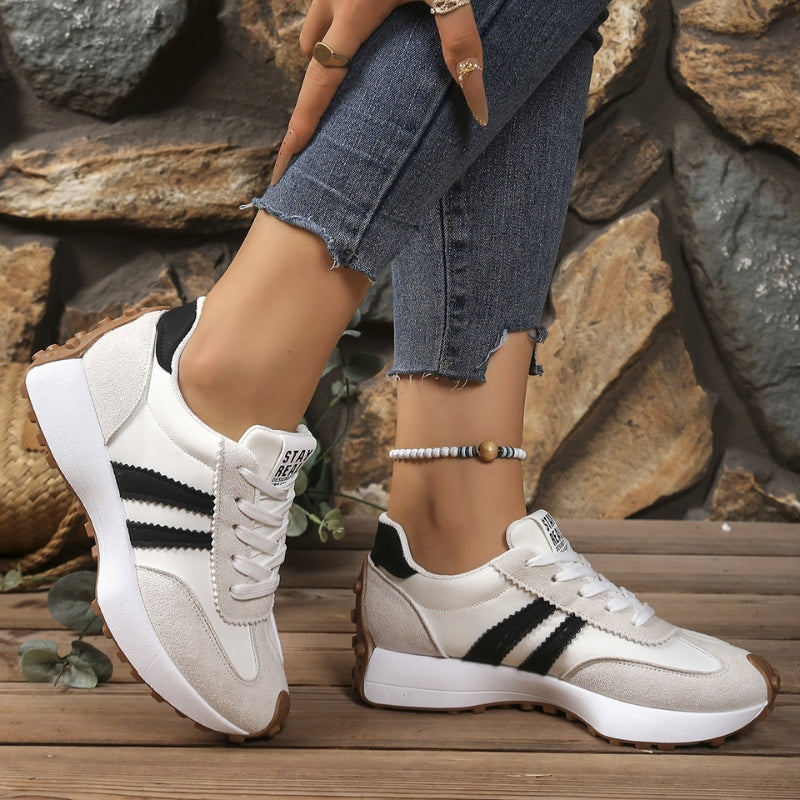 Sneaker Damen mit Streifenbesatz und dicker Sohle