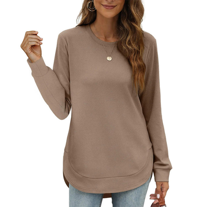 Svea Damen Langarmshirt mit Rundhals und abgerundetem High-Low-Saum – Camel