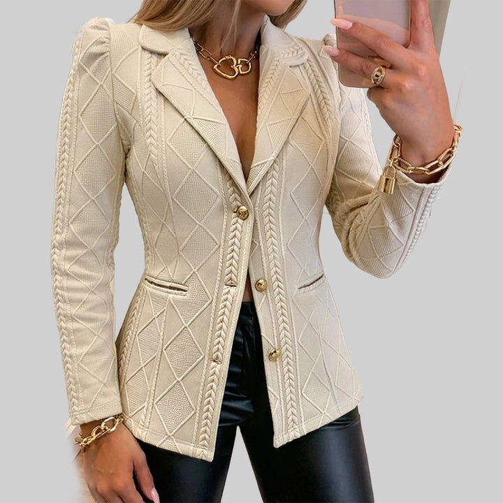 Svenja Taillierter Blazer – Strukturierte Details und Metallknöpfe