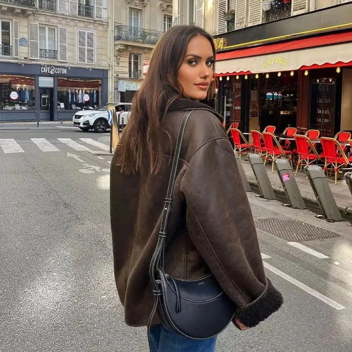 Tilda Damen Jacke in Cape-Optik aus Kunstleder mit breiten Revers