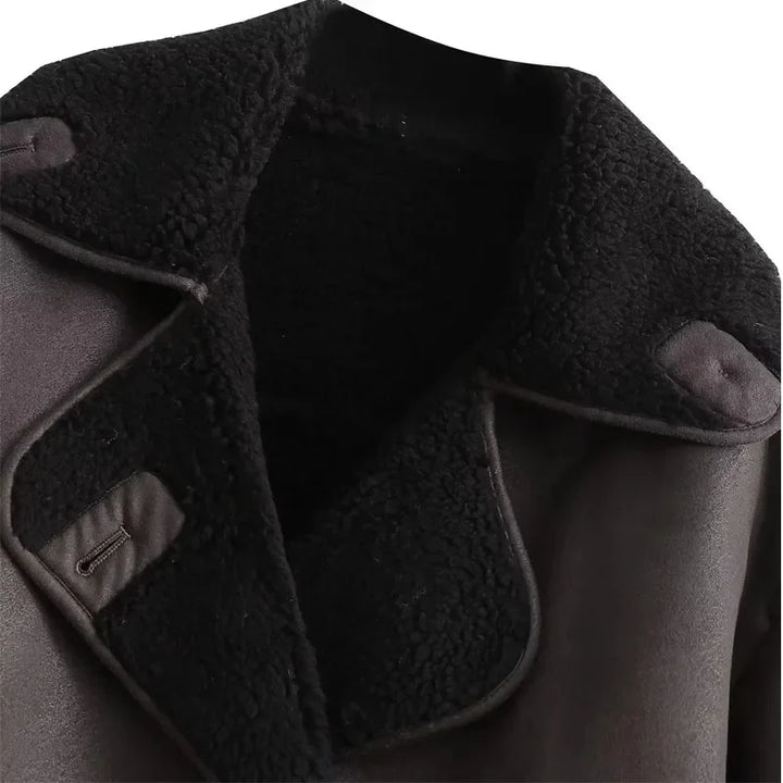 Tilda Damen Jacke in Cape-Optik aus Kunstleder mit breiten Revers