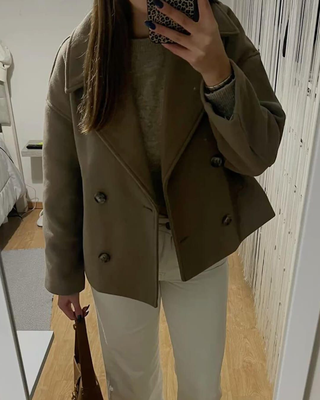 Trenchcoat Damen mit Zweireiher-Knopfleiste und Kurzem Schnitt