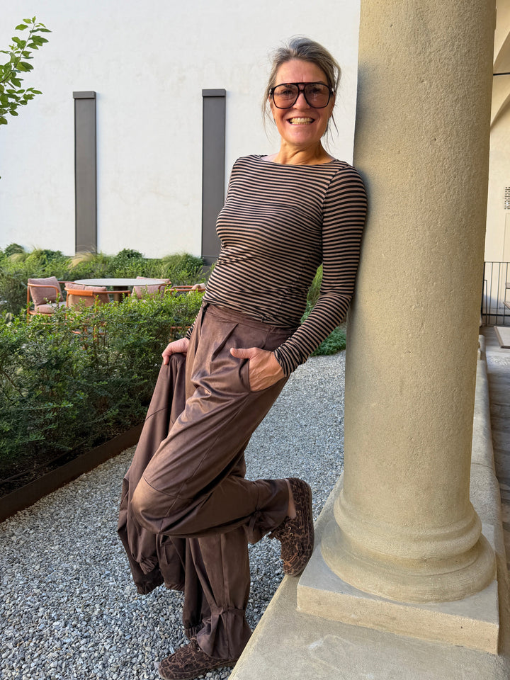Ylvi Damen figurnahes Langarmshirt mit feinem Streifenmuster