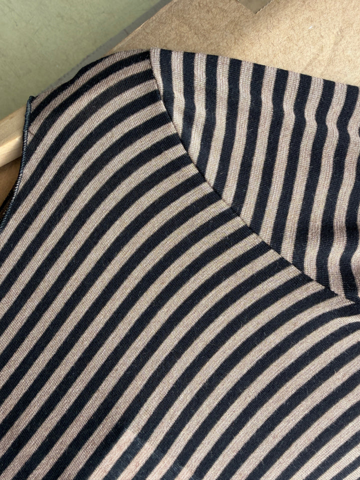 Ylvi Damen figurnahes Langarmshirt mit feinem Streifenmuster